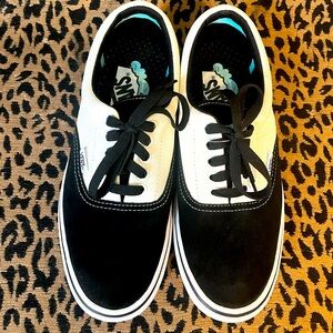 Vans Comfy Cush suede & canvas Eras. Women’s 9. Men’s 7.5